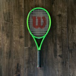 Wilson Blade Feel Pro 105 Tennis Racket