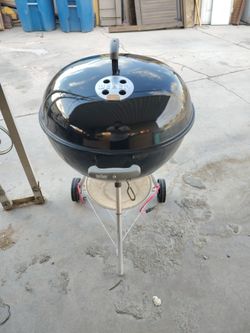 22 INCH WEBER CHARCOAL GRILL