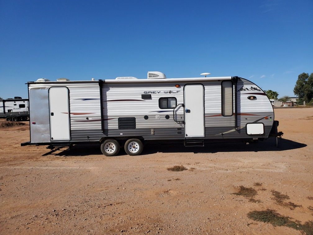 2015 Gray Wolf 28 Ft Bunkhouse With Slideout