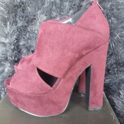 Speed Limit 98 Heels Size 7.5