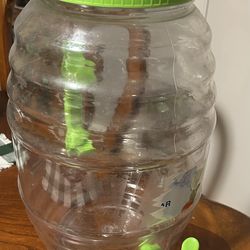 Clear drink dispenser w/green lid & spigot. Read Description
