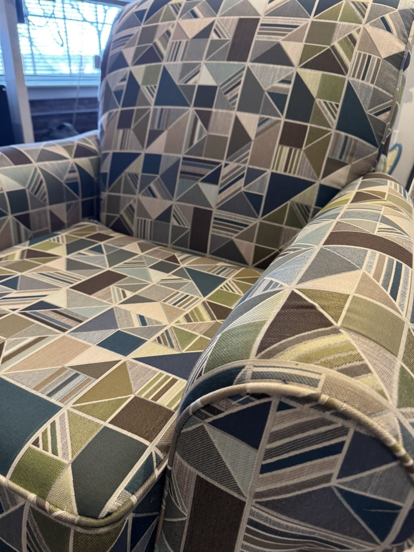 Jordan’s Furniture Swivel Rocker Chair