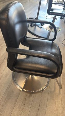 Sillas para estilistas tengo 5 por 200 Dllrs
