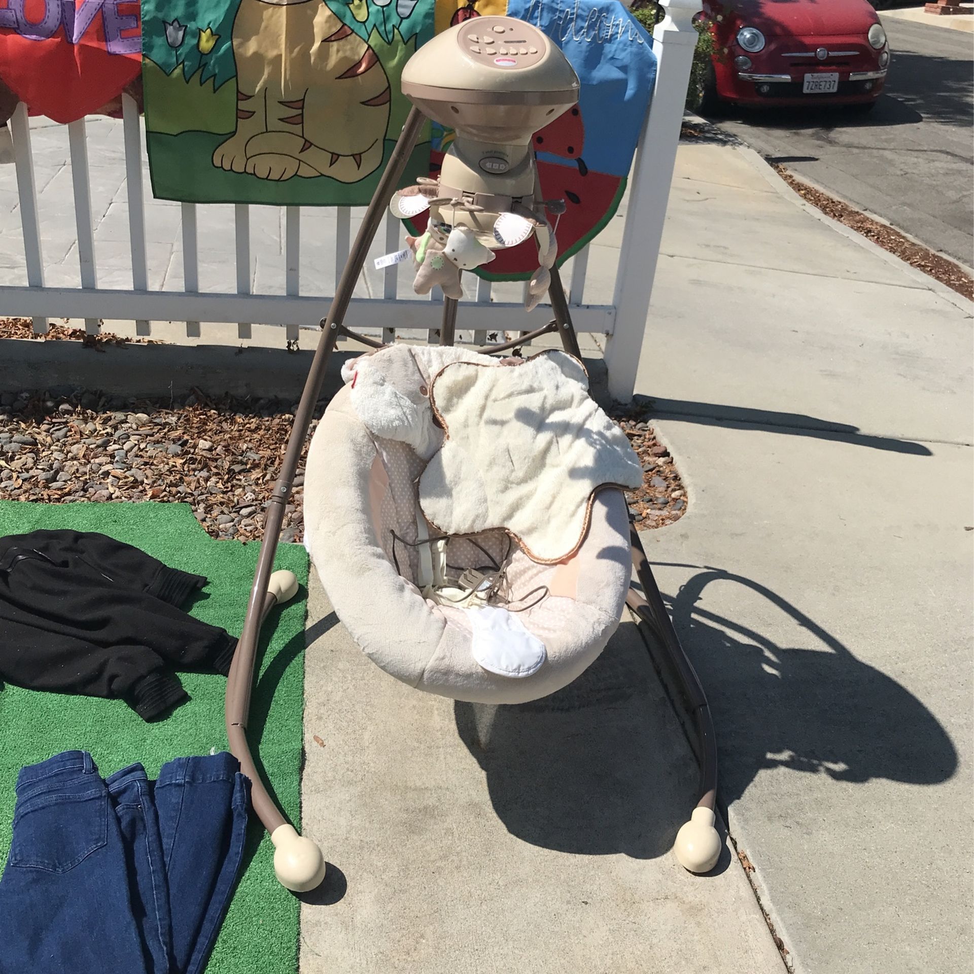 Electric baby swing