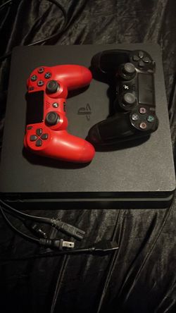 PS4 Console + 2 Controllers