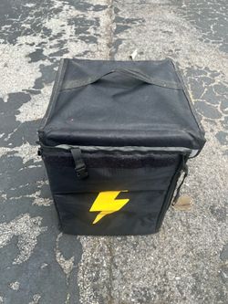 Food delivery box for motorcyclists