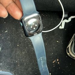 iPhone 13 Pro Max & Apple Watch Series 8