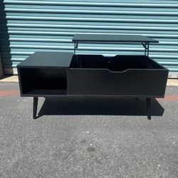 Coffee Table W/ Lift Top / Mesa de centro con tapa elevable