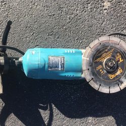 Makita GA7021