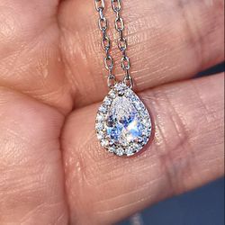 Teardrop Shape18kt Gold Plated Sterling Silver Pendant Necklace.