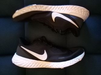 Nike Revolution 5