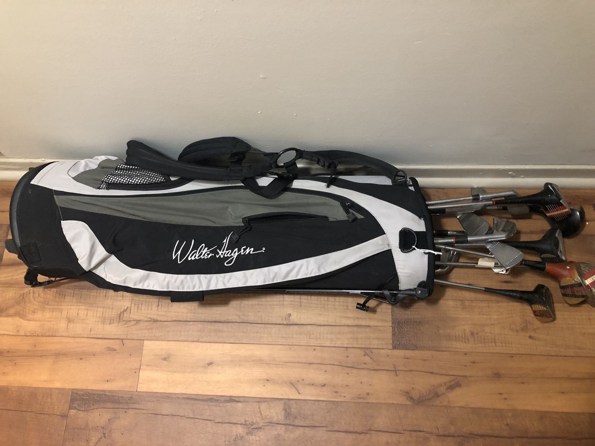 Walter Hagen Golf bag with Clubs