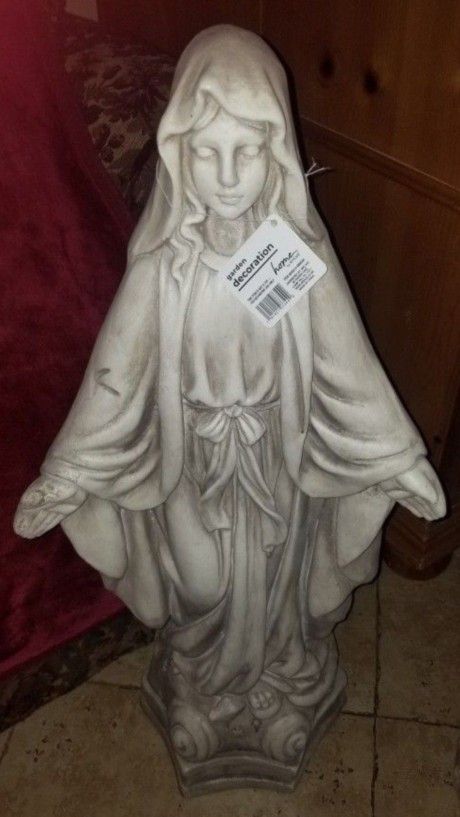 Outdoor Yard Decoration, Virgen Mary Statue, Indoor and Outdoor, Beautiful Carved Details Weatherproofed, Color Stone Beige, Built to Last, Brand New.