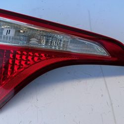 2014-2016 Toyota Corolla Inner Taillight Left Side (11)