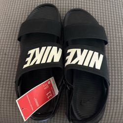 Nike women sandals