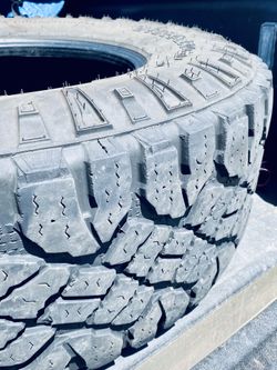35x12.5x17 Goodyear Wrangler AT X1