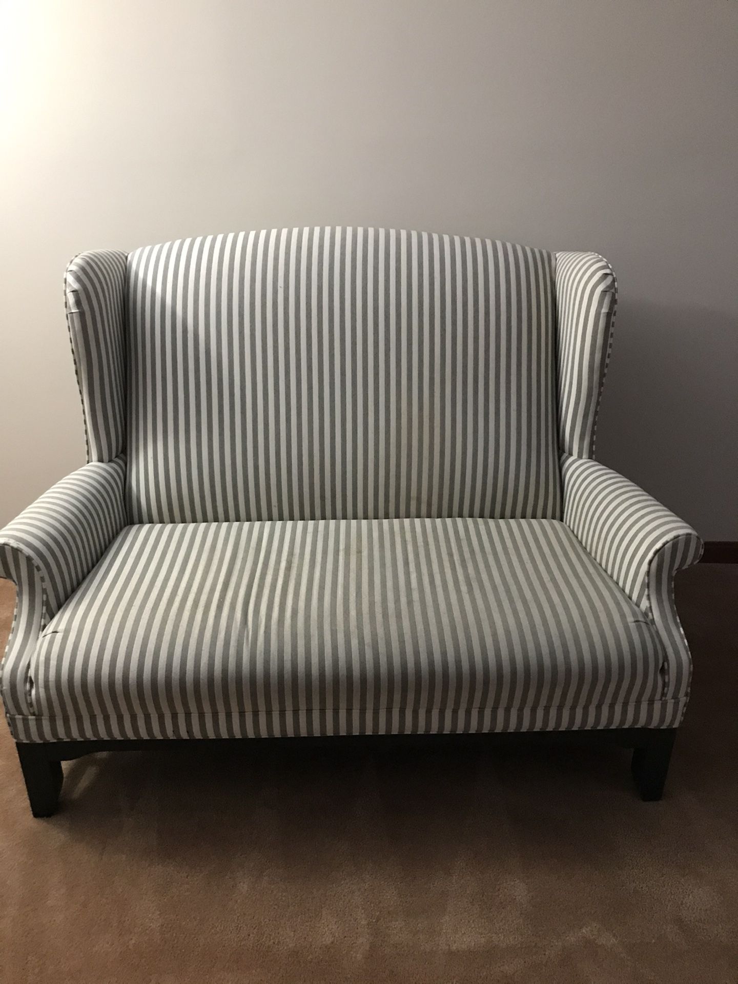 Wing back Settee Couch