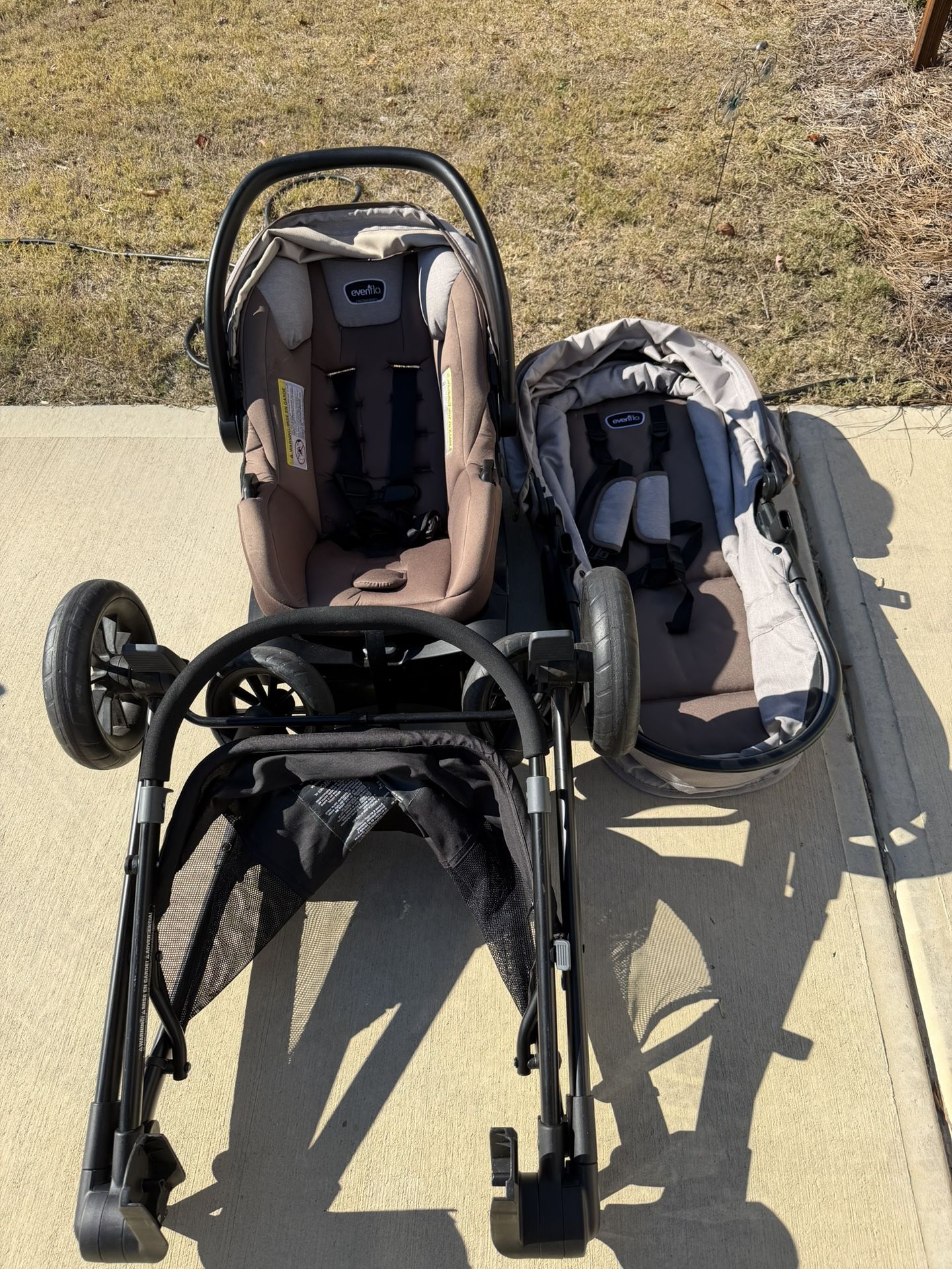 Even Flo Car seat And Stroller Set With Bassinet 
