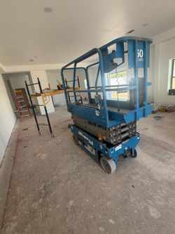 2016 scissors lift 19’ at 25’