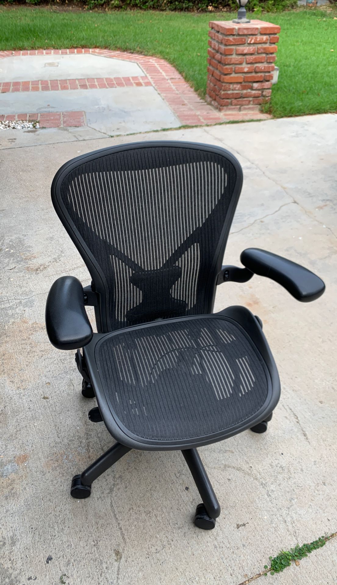 Herman miller aeron chair size b