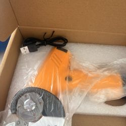 Multi-purpose fabric cutter