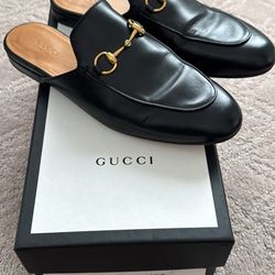 Black slides WITH BOX Sz 38.5