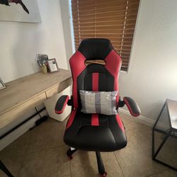 Racing-Style Gaming Chair – Red & Black (Comfort + Support)