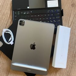 iPad Pro 11” (M2 chip / 2022 model) 4th Generation 128GB with keyboard case and stylus pen