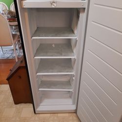 ARCTIC KING STAINLESS STEEL UPRIGHT FREEZER $300