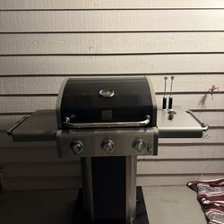 3 burner Kenmore Grill 