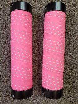 Pink Lock-On Bike Handlebar Grips Pair