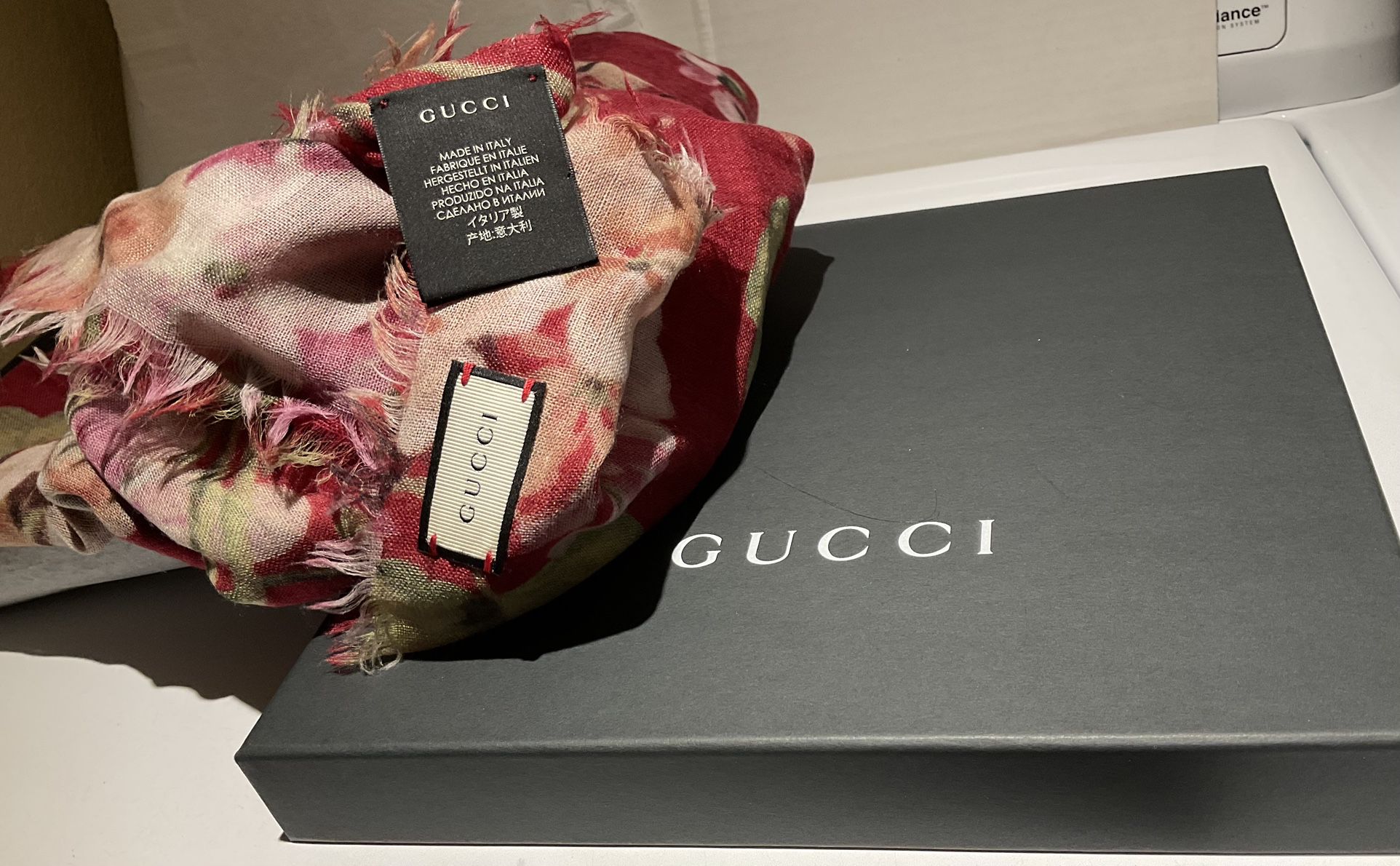 BRAND NEW In BOX, Gucci, Made in Italy Red New Blooms Wool Cashmere Scarf/Wrap-$549 