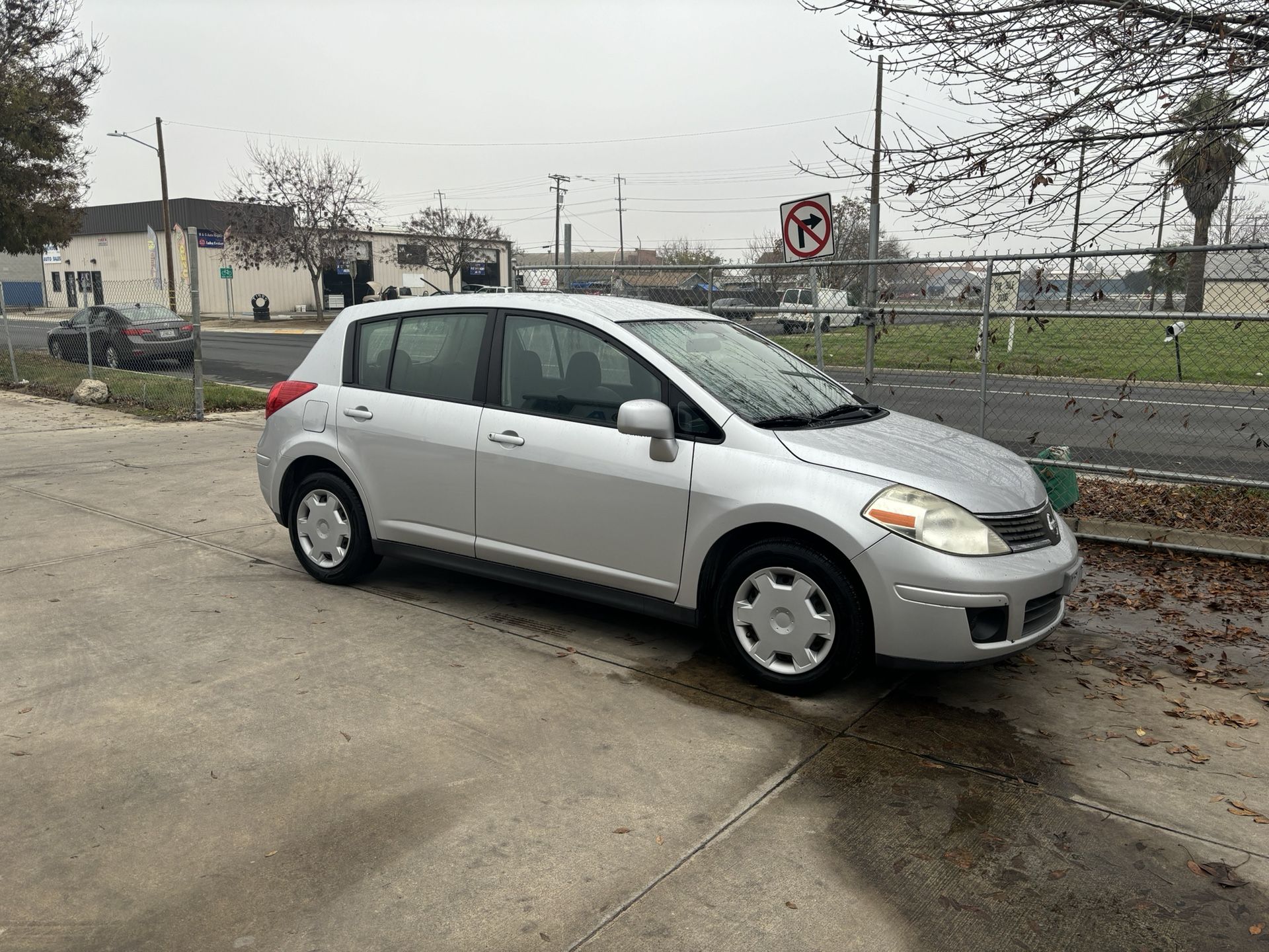 2009 NISSA VERSA