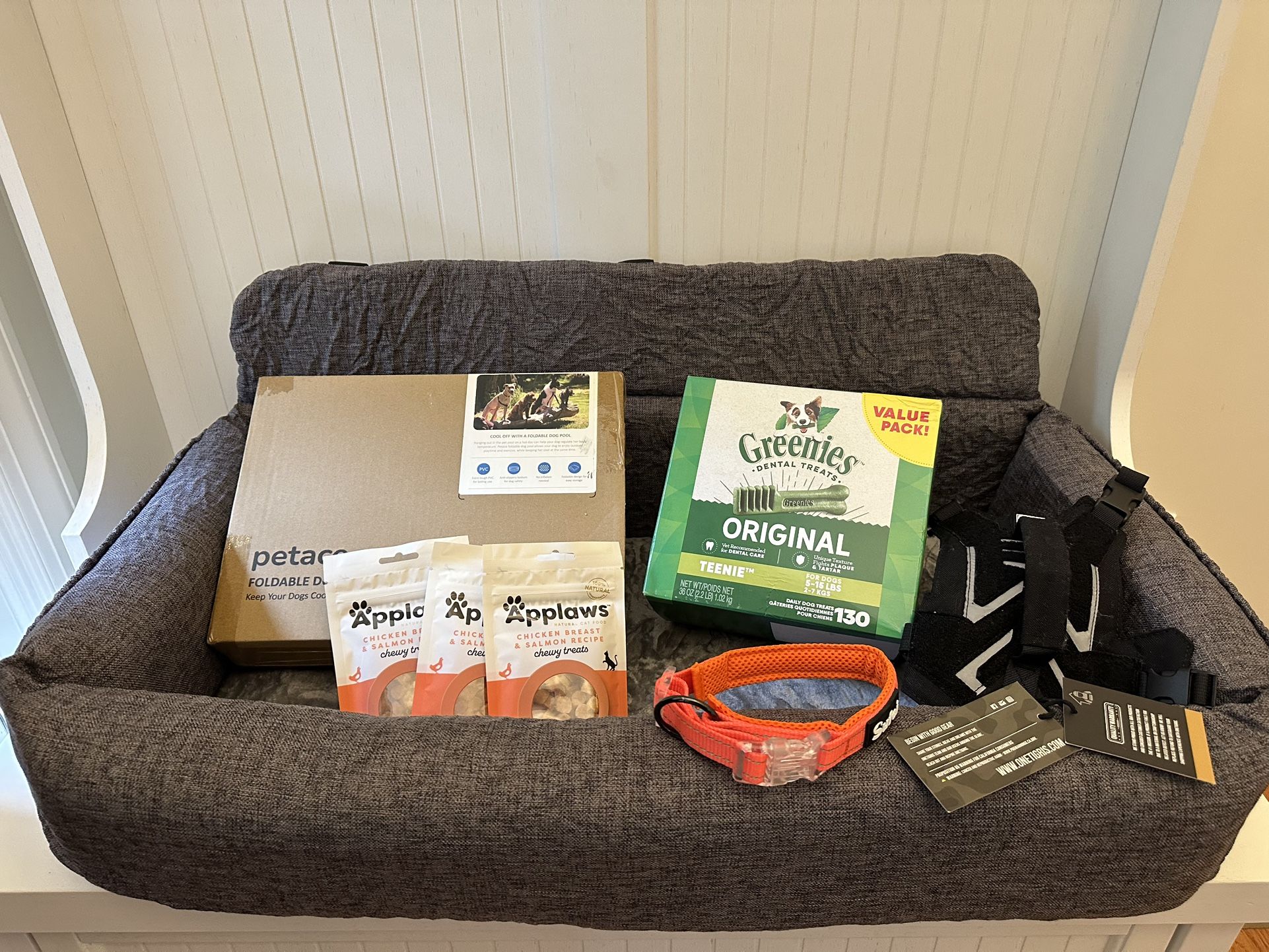 Pet Bundle (Greenies, treats, Bed )