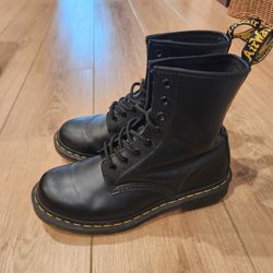 Womens Dr Martens Size 7 Boots