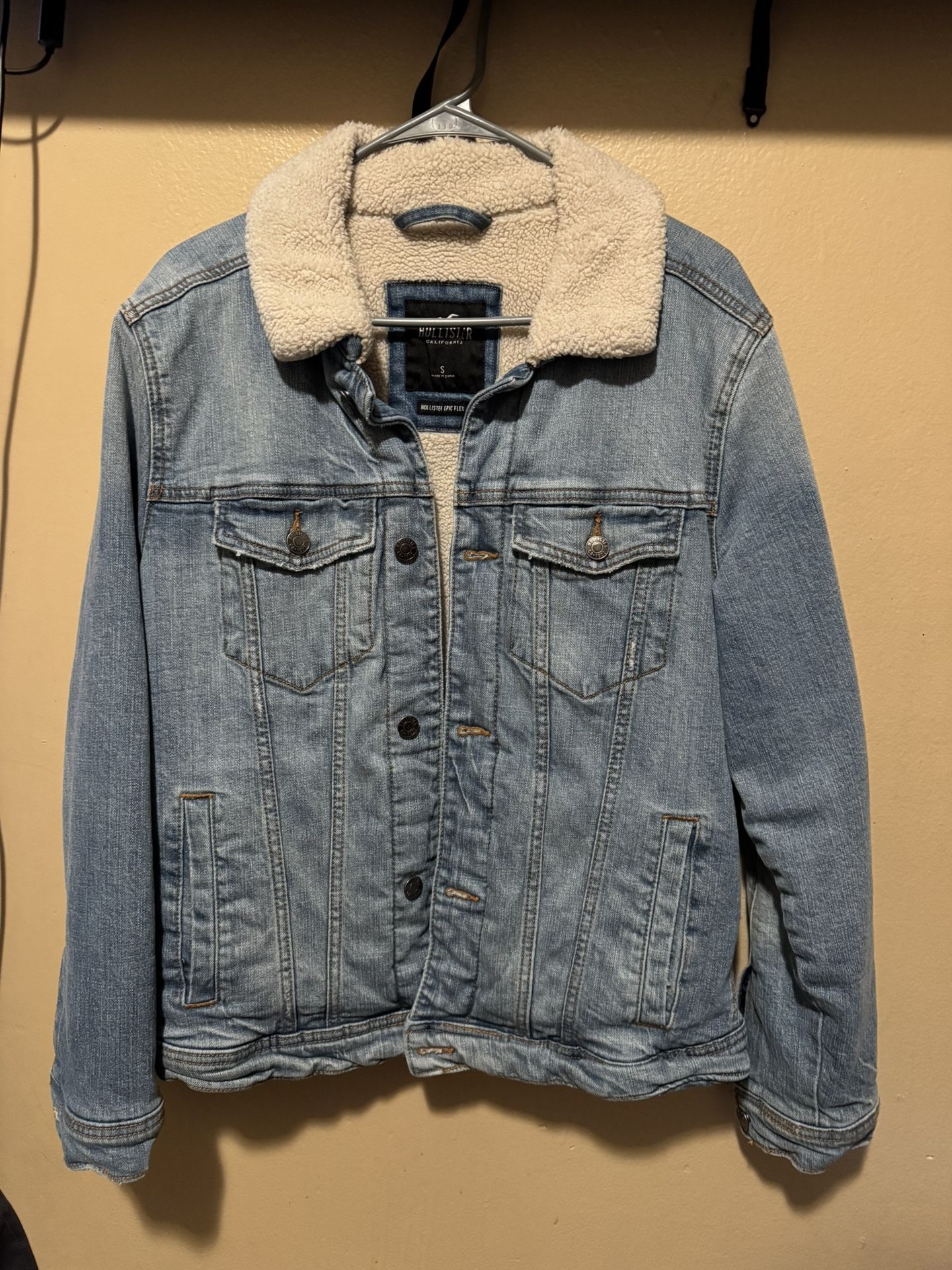 Sherpa Trucker jacket//Chamarra De Mezclilla Small