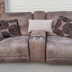 FREE DELIVERY 🚚🚛🚚 awesome Rocking Recliner Couch