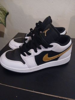 Size 4Y low top Jordan 1