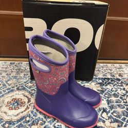 BOGS Girls Rain Boots Snow Boots Youth 4 NEW In Box Purple Pink Rainbow Heart Design 