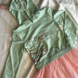 girl’s 6/6X Disney baby Yoda hoodie dress