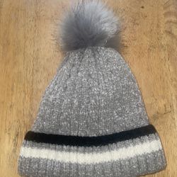 Marcus Adler one size fits all women Bennie. Real warm 