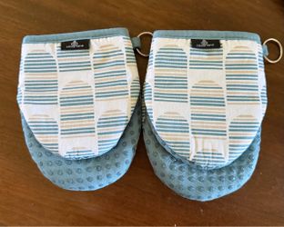 Cedarlane Kitchen Oven Mitts and Pot Holder Set