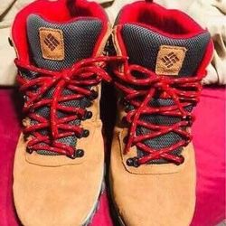 Columbia  Men's Newton Ridge™ Plus II Suede Waterproof Hiking Boot 