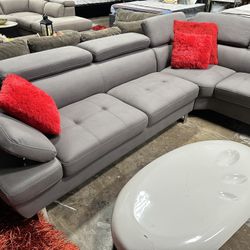 Sectional With 5 Adjustable Headrest And Arm