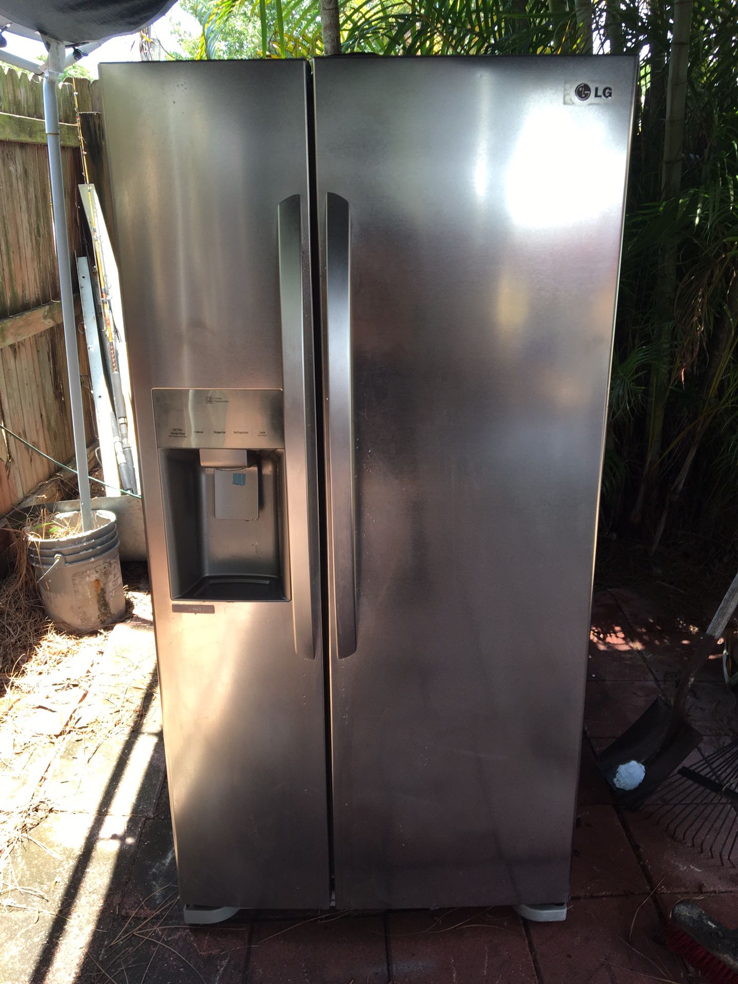 LG STAINLESS STEEL FRIDGE WORKS PERFECT 32.5" WIDE 67" TALL REFRIGERATOR