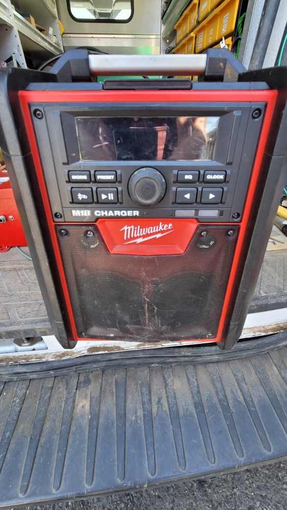 Milwaukee Radio Charger