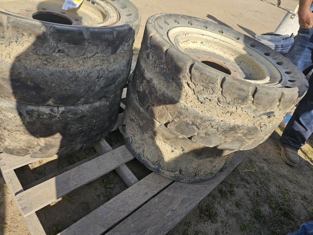 4 Bobcat Tires Skeed Steer