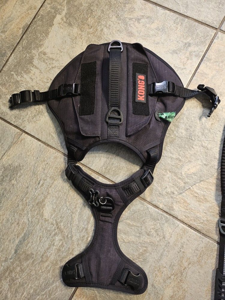 KONG Medium Dog Harness  with leash