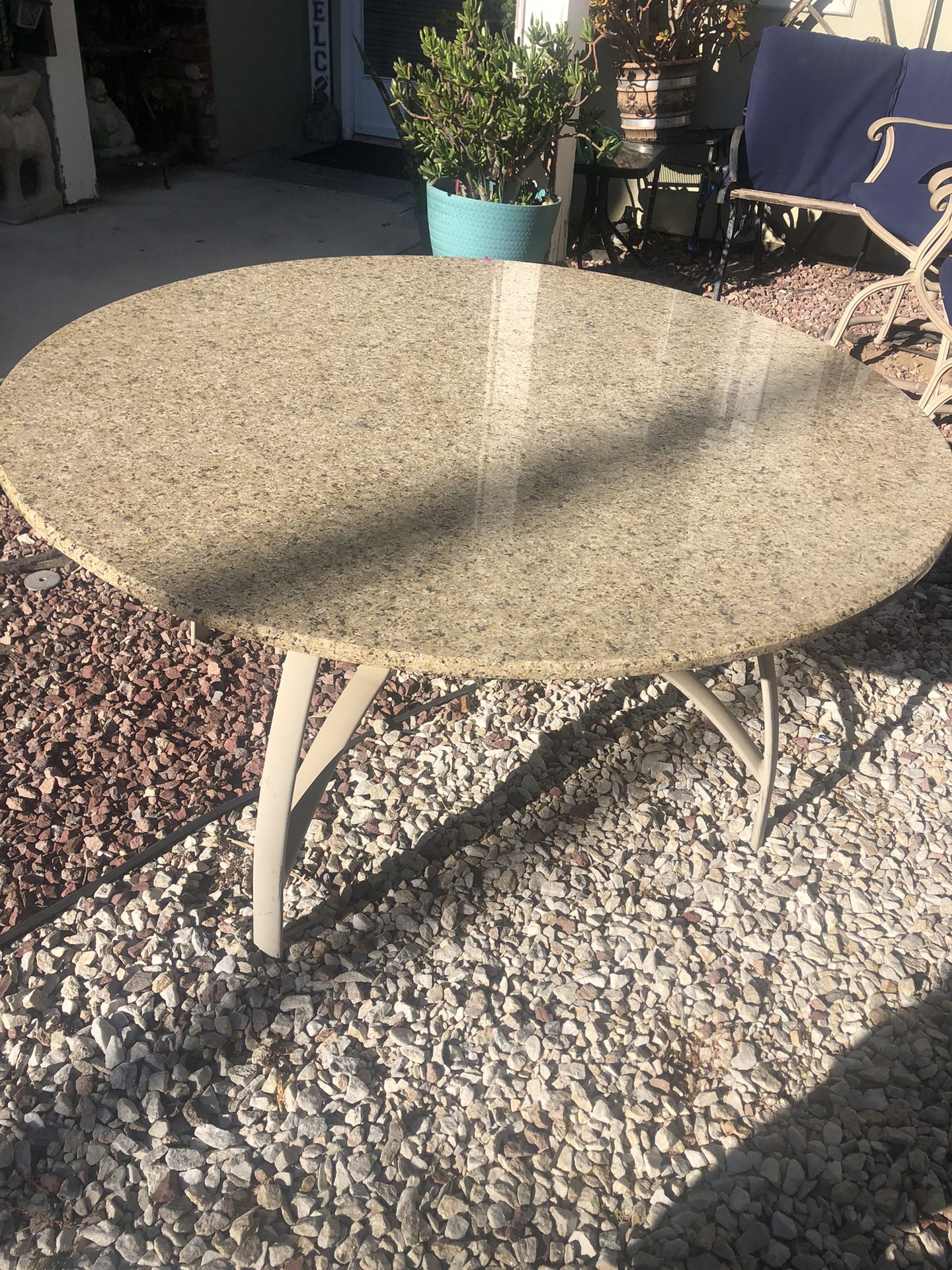 Free Marmo Table