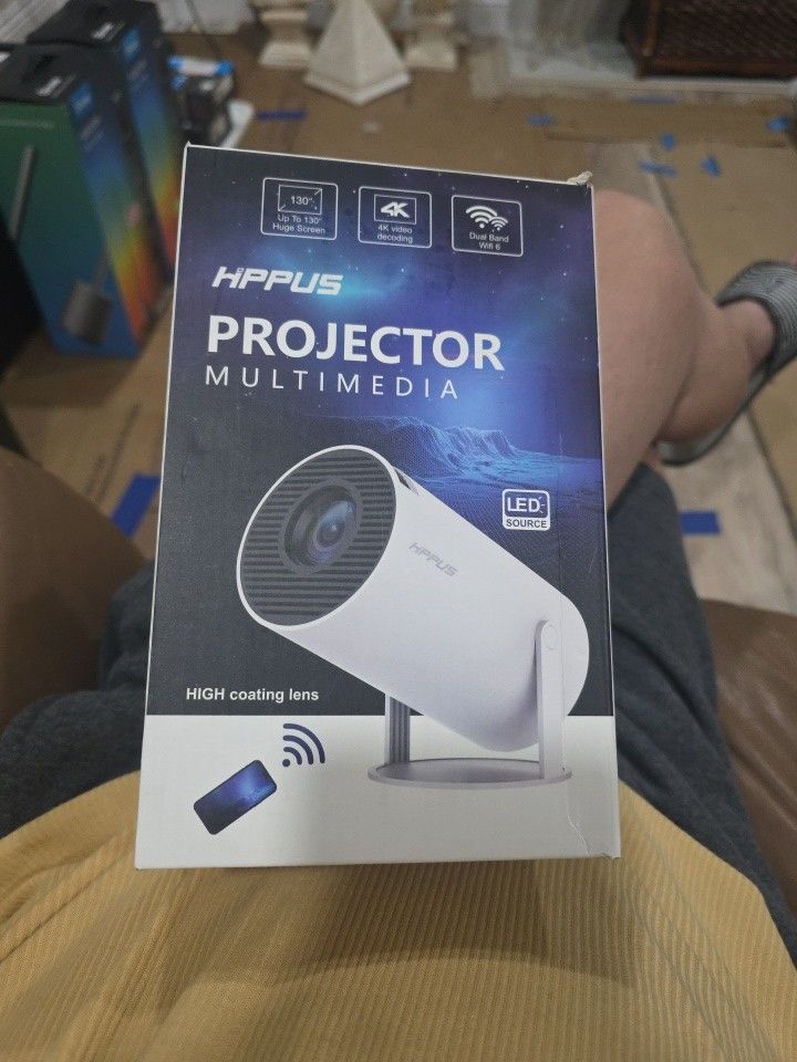 Hippos 4K projector